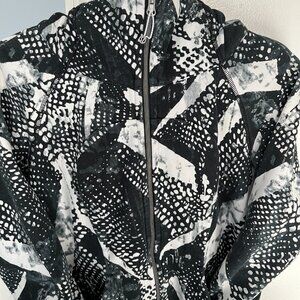 Lululemon Scuba Hoodie III Size 12 Static Mist White Black EUC